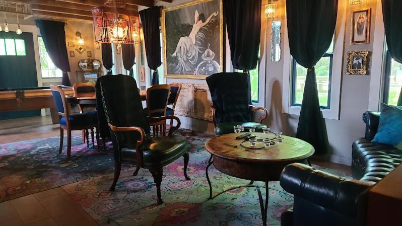 Cedar Oaks Inn Llc Dickinson Eksteriør billede